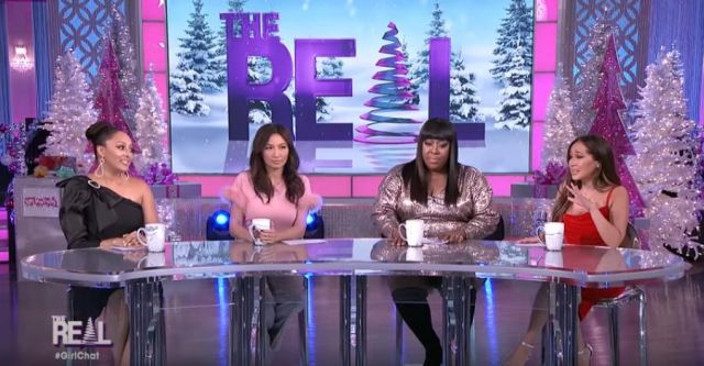 Cinq & sept Zoie Feath­er Tee worn by Jeannie Mai on The Real December 18, 2019