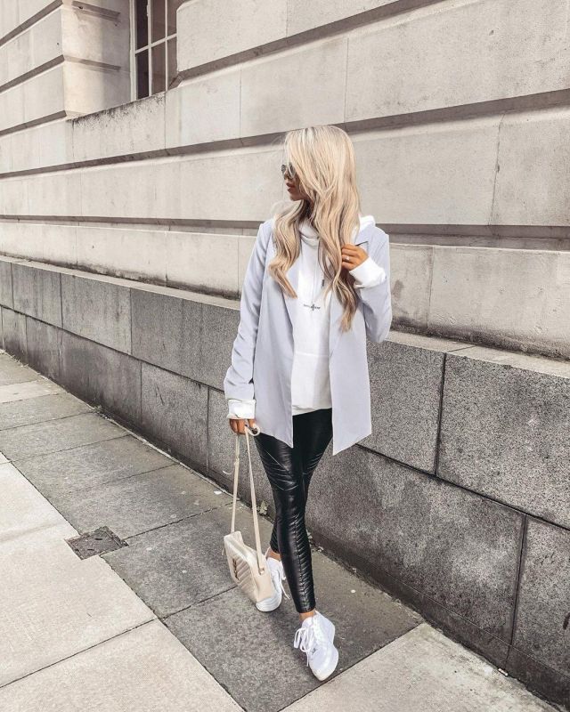 White Sneak­ers of Lauren Watson on the Instagram account @laurenxwatsonnn