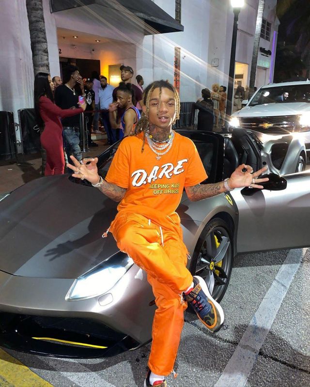 The t-shirt D. A. R. E. orange and balance worn by Swae Lee on the account Instagram of @swaelee