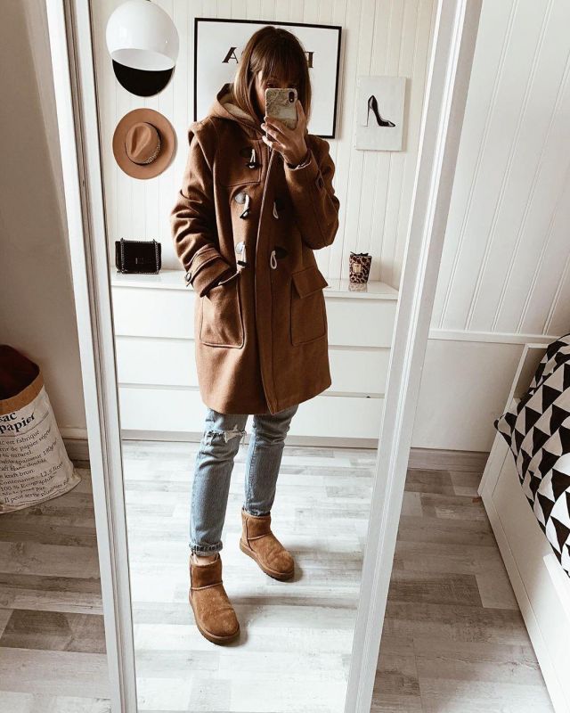 Manteau à capuche marron porté par Charlene sur le compte Instagram de @_mademoiselle_charliie_