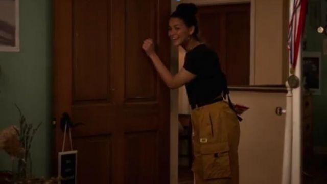 Cargo pants worn by Izzie (Fivel Stewart) in Atypical (S03E01)
