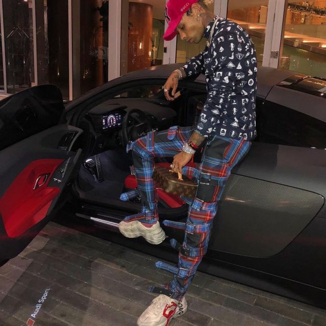 Sneakers Gucci Rhyton carried by Ronny J on the account Instagram of @omgronny