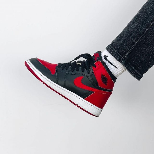 air jordan 1 satin banned