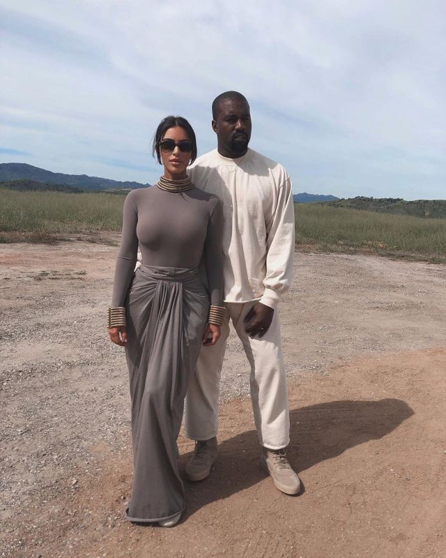 Jogging cream worn by Kanye West account on the Instagram of @kimkardashian