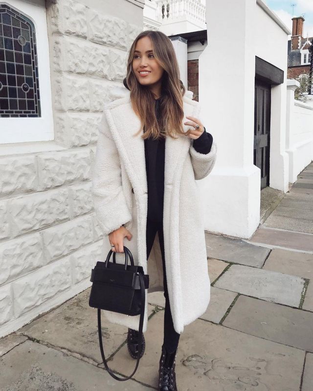 Long sleeve coat of Kate Hutchins on the Instagram account @kateehutchins