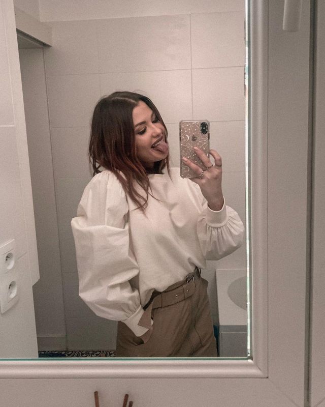The cigarette pants worn by EnjoyPhoenix on the account Instagram of @enjoyphoenix