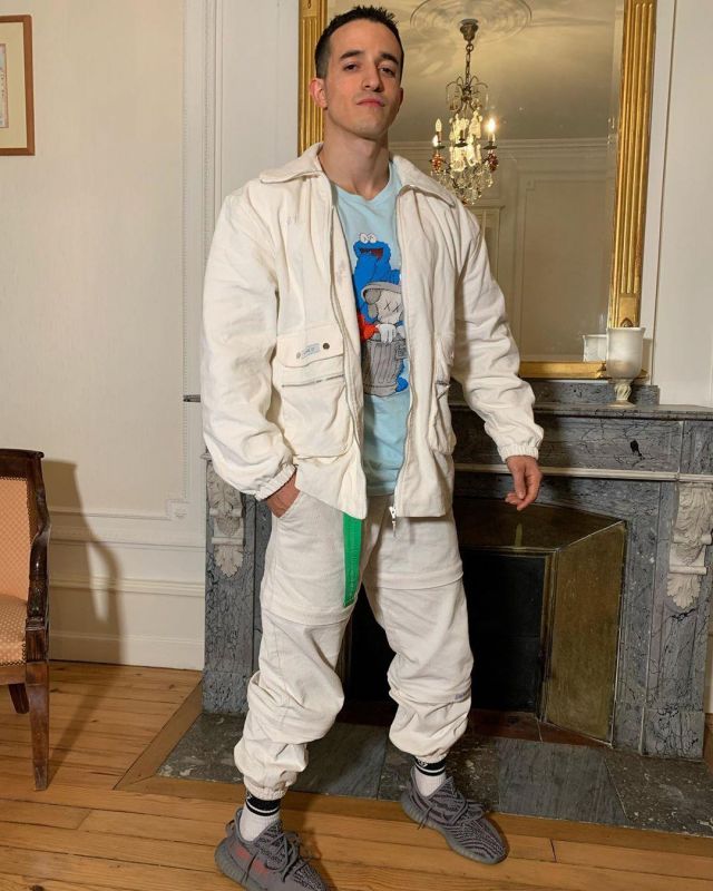 The yeezy boost v2 350 carried by Tibo InShape on the account Instagram of @tiboinshape