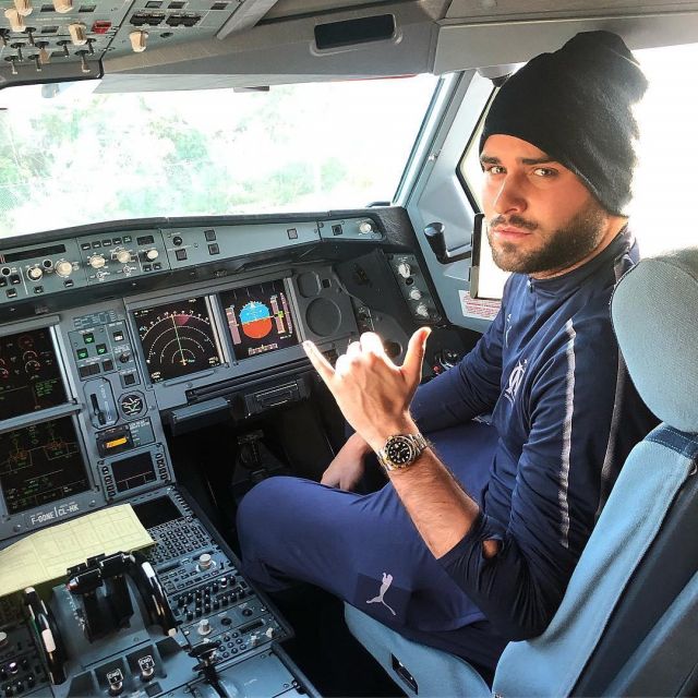 bonnet homme  porté par bonnet homme   sur le compte Instagram de @nikolalozina 