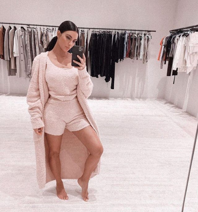 Top lounge pyjamas of Kim Kardashian on the account Instagram of @kimkardashian