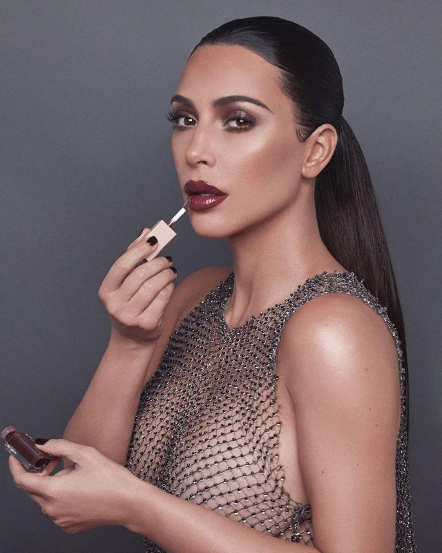 Glitz and glam gloss de Kim Kardashian sur le compte Instagram de @kimkardashian