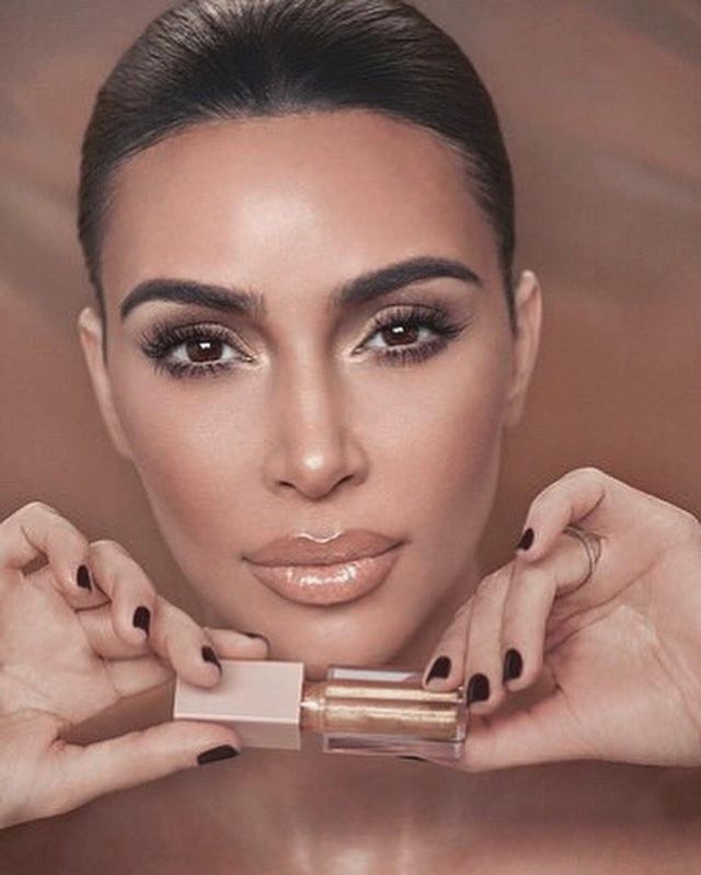 Glitz and glam gloss of Kim Kardashian on the account Instagram of @kimkardashian