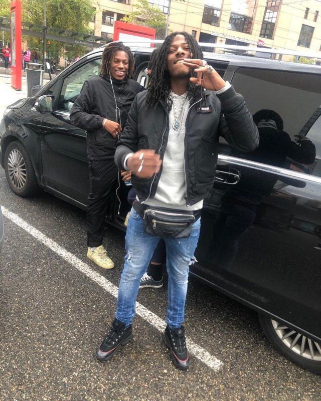 Oyentes de Apple, conector relámpago de Cheu-B en la cuenta de Instagram de @cheublacheuw