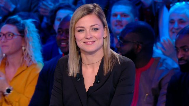 The black dress portfolio sleeveless Laure Boulleau in Canal Football Club  the 24.05.2020