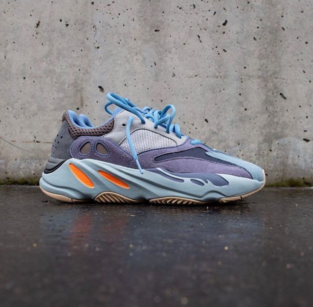 yeezy 700 carbon blue outfit