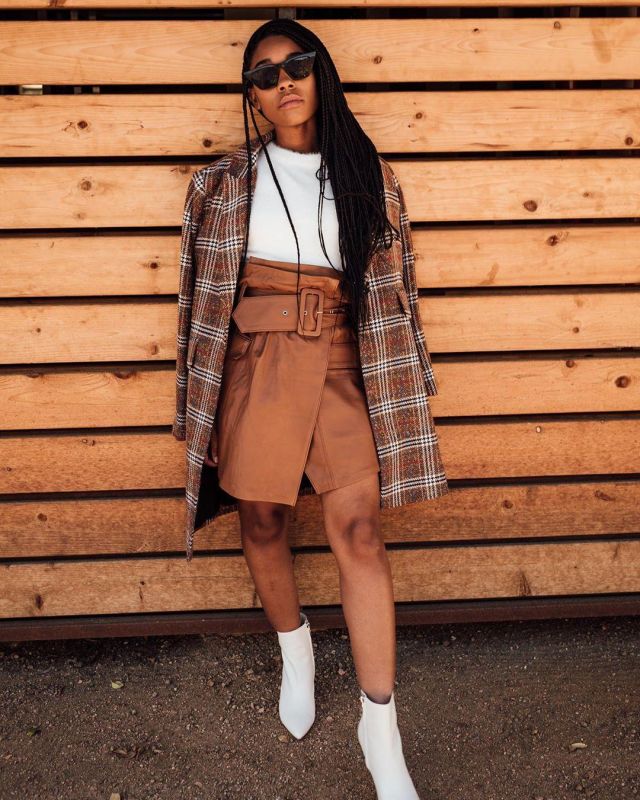 Song of Style Brown Leather Skirt of Shay Sweeney on the Instagram account @shaymone