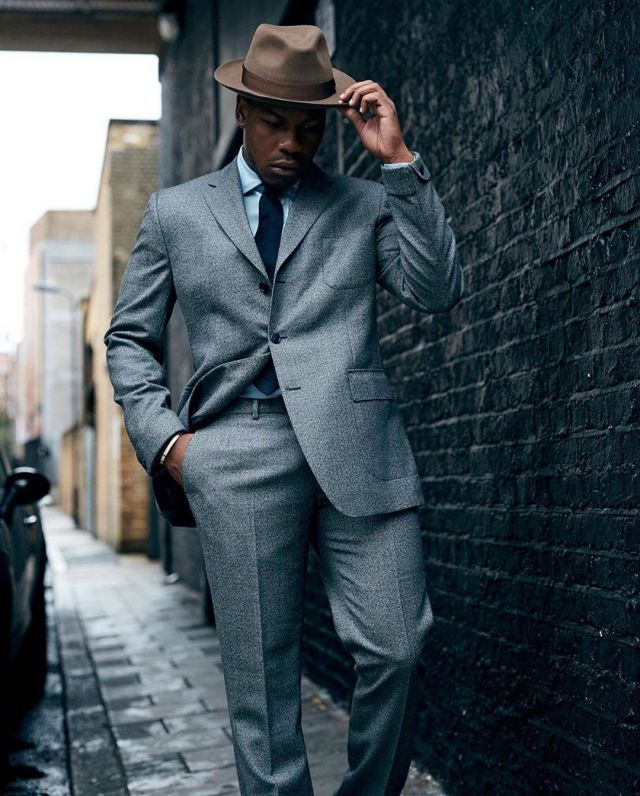 Chapeau brun porté par John Boyega sur son compte Instagram @johnboyega