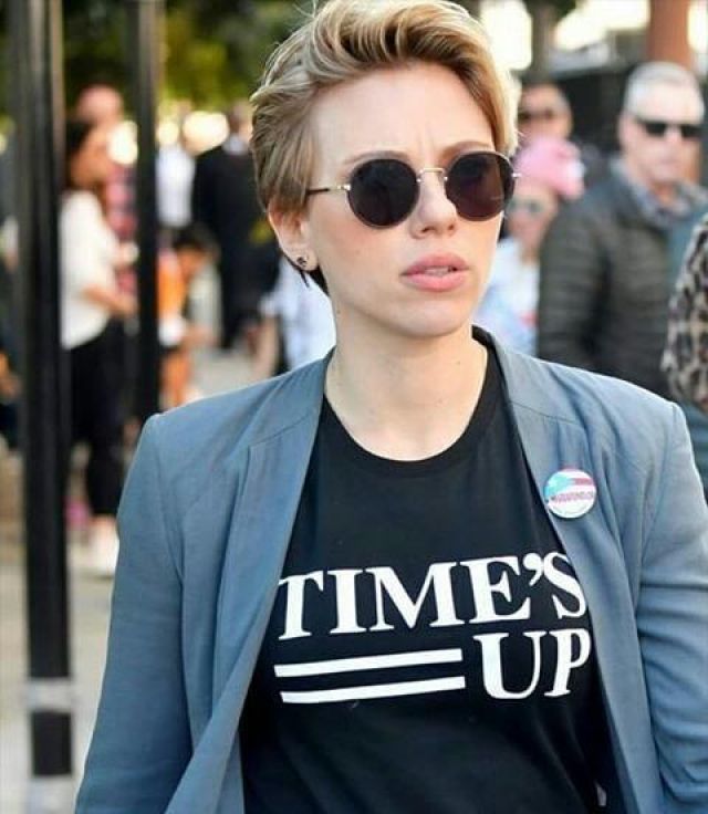 Time's UP T-Shirt worn by Scarlett Johansson on the Instagram account @scarlettjohanson2020