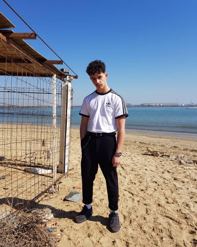 The t-shirt with white adidas 3-Stripes worn by Anthony Delp on his account Instagram @antoine_delp