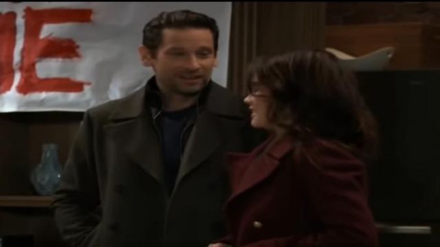 J. crew Majesté Vareuse porté par Elizabeth Webber (Rebecca Herbst) comme on le voit sur l'Hôpital Général le 20 décembre 2019