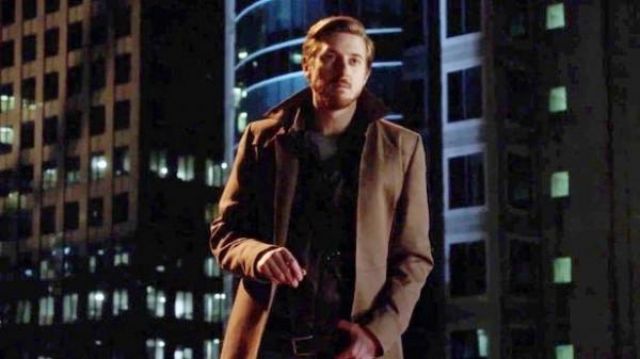 This coat of Rip Hunter (Arthur Darvill) in DC's Legends of Tomorrow (S02E07)