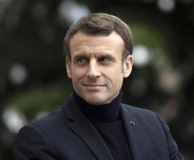 The sweater turtleneck Emmanuel Macron on his account Instagram @emmanuelmacron