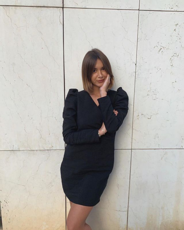 The black dress puffed sleeves worn by Lison on the account Instagram of @lisonseb