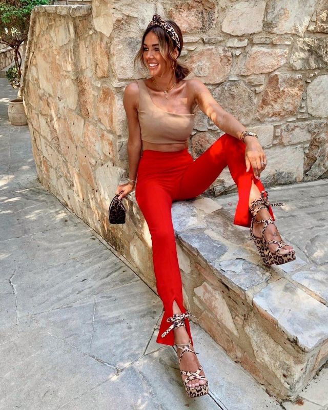 Red Trousers of Tara Maynard on the Instagram account @taramays25