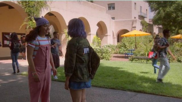 Rose Combi en jean porté par Molly Hernandez (Allegra Acosta) dans Marvel Évasions de la Saison 3 Epiosode 10