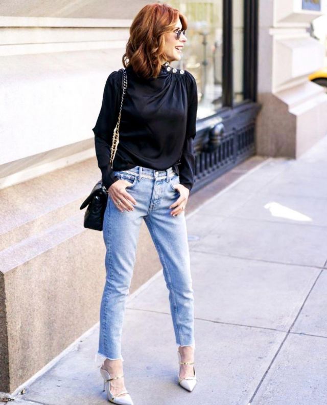 High-Rise Skin­ny Jeans of Cathy Williamson on the Instagram account @themiddlepageblog