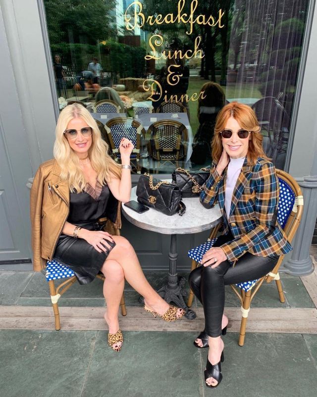 Theory Sleeve­less Knit Top of Cathy Williamson on the Instagram account @themiddlepageblog