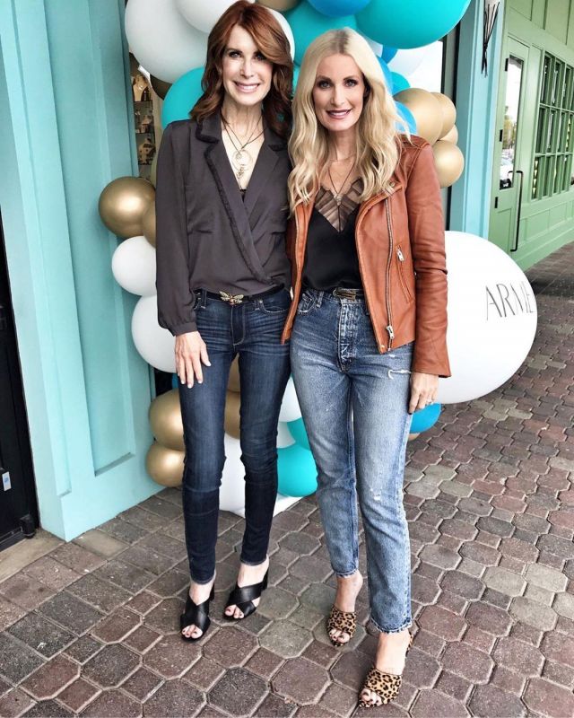 Leather Belt of Cathy Williamson on the Instagram account @themiddlepageblog