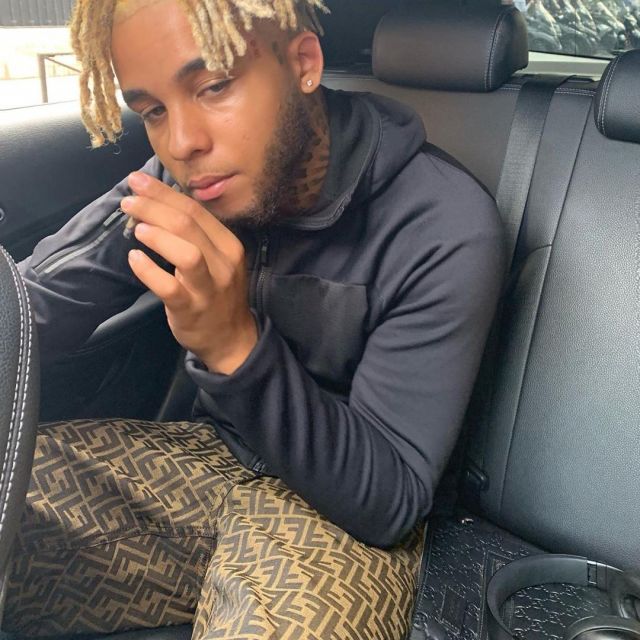 Pants nylon Fendi is worn by the rapper Zola on the account Instagram of @binkszola 