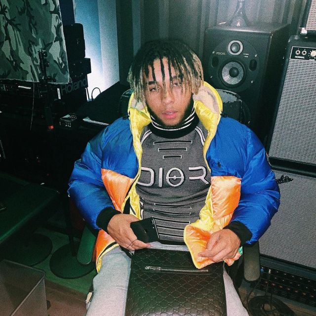 Down jacket Ralph Lauren blue orange yellow worn by the rapper Zola on the account Instagram of @binkszola 