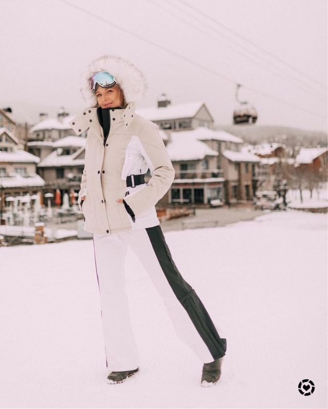 Hood­ed Ski Jack­et of Erin Busbee on the Instagram account @busbeestyle
