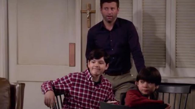 Chino trousers with clip - Brown Matt (Brent Morin) in Merry Happy Whatever (S01E05)