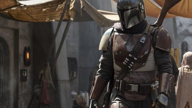 The complete costume of The Mandalorian (Pedro Pascal) in The Mandalorian (S01)