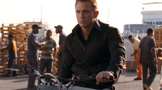 The cardigan Tom Ford James Bond (Daniel Craig) in Quantum of Solace