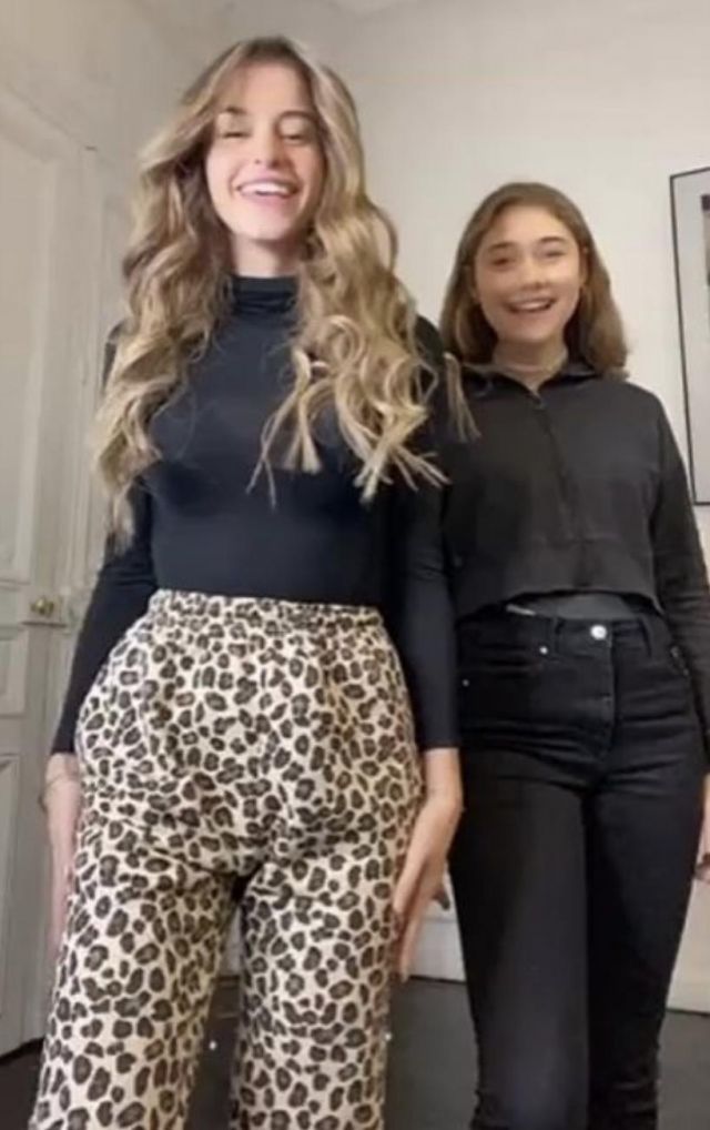 Pants leopard Laurence Arms worn by Leah Élui on the account Instagram of @leaeluiginetfans