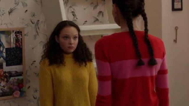 Yelow Mock-Neck Sweater worn by Izzy (Kayla Maisonet) in Speechless Season 3 Episode 22