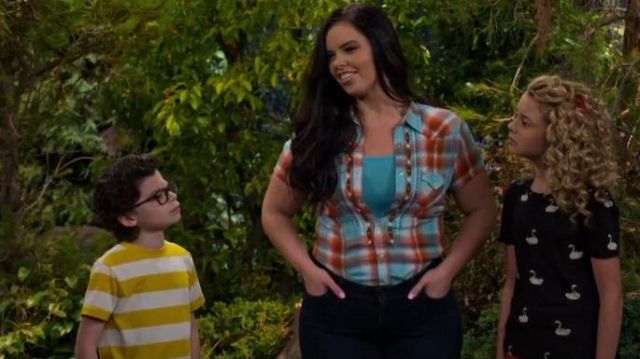 Black Swan Print Tee worn by  Destiny Baker (Mallory James Mahoney)  in BUNK'D Season 4 Episode 7