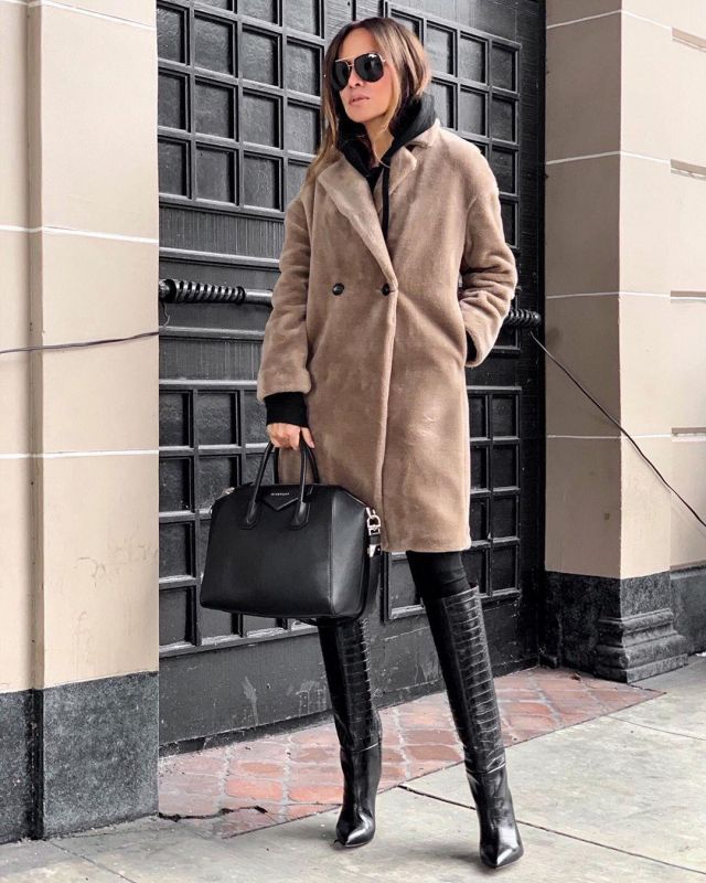 Givenchy Medi­um Hand­bag Leather of Sasha Simón on the Instagram account @lolariostyle