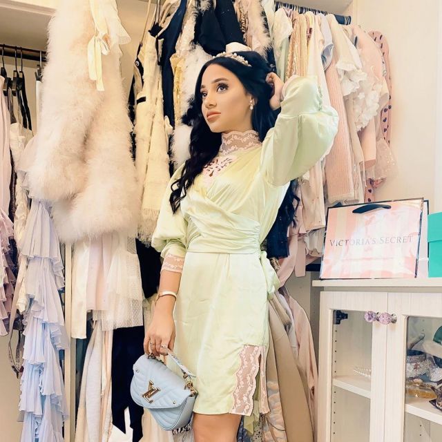 Sretsis Pis­ta­chio Wrap Dress of Gabi Demartino on the Instagram account @gabi December 30, 2019