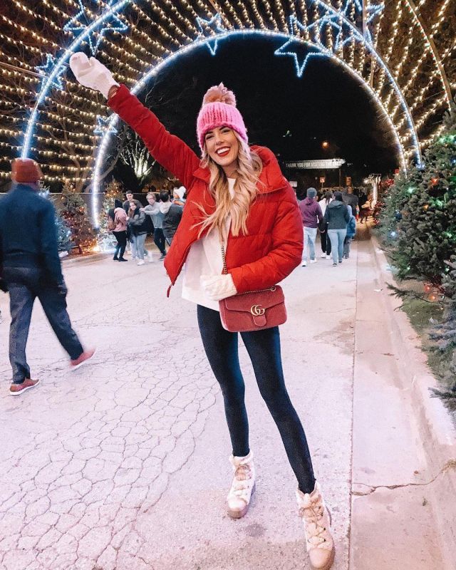 Mini Puffer Jacket de Jenniferx Lauren en la cuenta de Instagram @jenniferxlauren