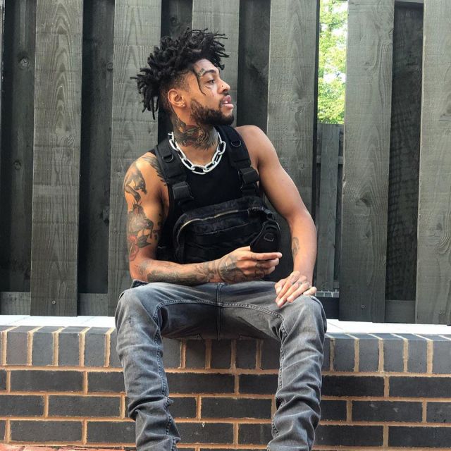 The chain in large chain links worn by Scarlxrd on his account Instagram @scarlxrd