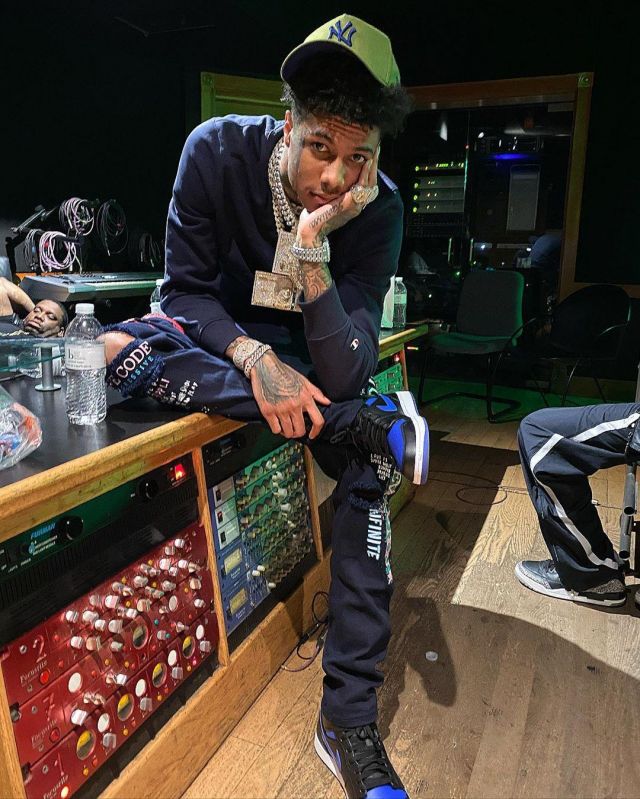 New era New York Yan­kees Army Green Hat of Blueface on the Instagram account @bluefacebleedem