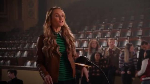 Tan Veste en Cuir portée par Miss Jenn (Kate Reinders) dans High School Musical: La Musique: La Série Saison 1 Épisode 8