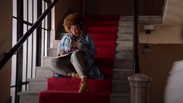 Tan à lacets à talons bottines portées par Kourtney (Dara Renée) dans High School Musical: La Musique: La Série Saison 1 Épisode 8