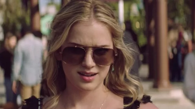 Ray-Ban sunglasses worn by Guinevere Beck (Elizabeth Lail) as seen in YOU TV show wardrobe (Season 1 Episode 4)