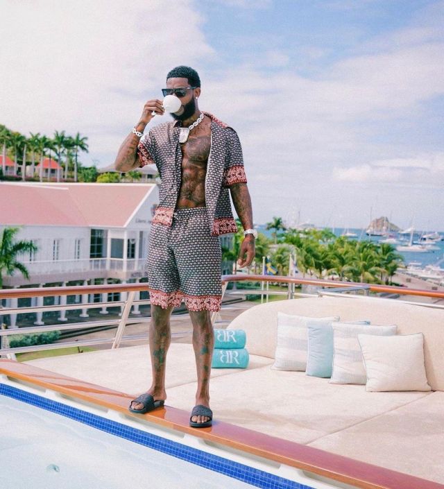 Dolce & gabbana Ban­dana Print Bermu­da Shorts of Gucci Mane on the Instagram account @laflare1017