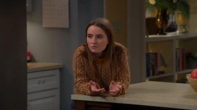 Tan Printed Sweaters Worn By Eve Baxter Kaitlyn Dever In Last Man Standing Season 8 Episode 1 Spotern